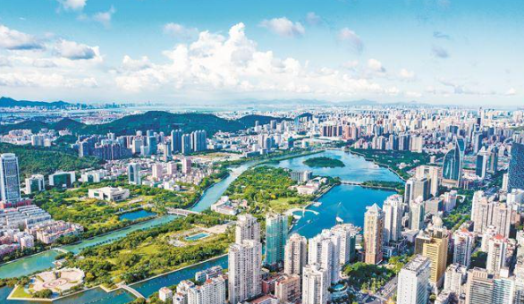 我市創(chuàng)新生態(tài)環(huán)境分區(qū)管控體系，為高質(zhì)量發(fā)展“明底線、劃邊框”。圖為筼筜湖美景。