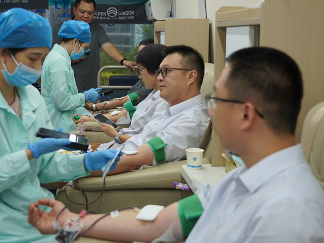 獻(xiàn)血活動(dòng)現(xiàn)場(chǎng)