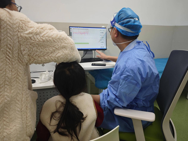 兒科醫(yī)生提供專業(yè)診療