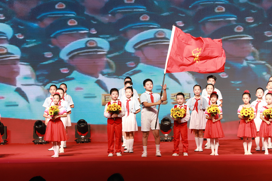 現(xiàn)場，小朋友表演快板《國防小衛(wèi)士》。華安縣融媒體中心供圖