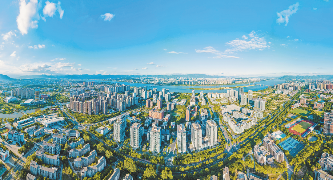 從高空俯瞰福州高新區(qū)，道路縱橫交錯，車輛川流不息。福州高新區(qū)新聞中心供圖