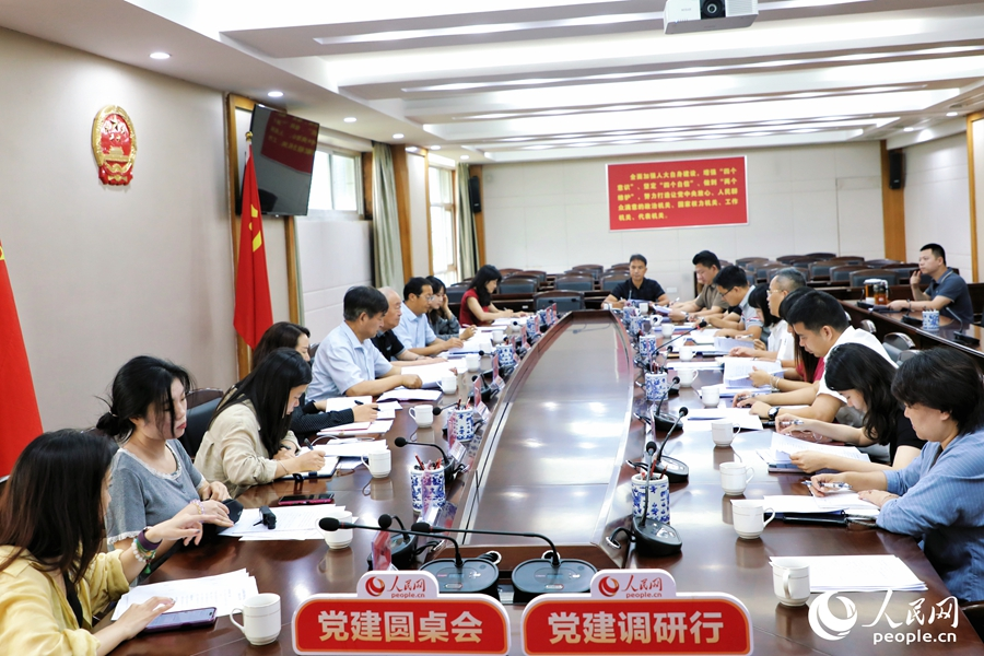 人民網(wǎng)黨建調(diào)研團(tuán)一行走進(jìn)廈門(mén)市海滄區(qū)。人民網(wǎng) 李唯一攝