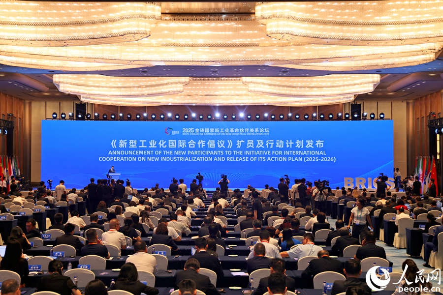 發(fā)布《新型工業(yè)化國(guó)際合作倡議》擴(kuò)員及行動(dòng)計(jì)劃。人民網(wǎng)記者 陳博攝