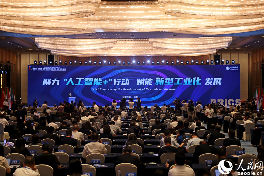 嘉賓主旨演講。人民網(wǎng)記者 陳博攝