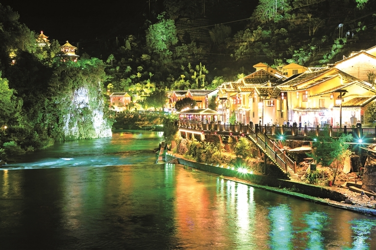 近年來，下黨鄉(xiāng)融合生態(tài)與歷史底蘊，將曾經(jīng)的“五無鄉(xiāng)”打造成游人如織、產(chǎn)業(yè)興旺的旅游熱門地。