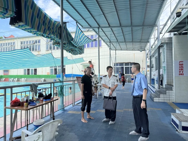 對場館開展“回頭看”。閩侯縣檢察院供圖