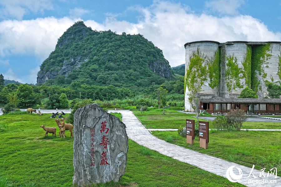 萬(wàn)壽巖遺址。人民網(wǎng) 李昌乾攝