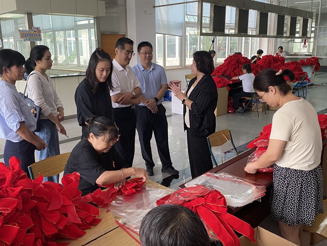 勞科院調(diào)研組進行實地走訪。