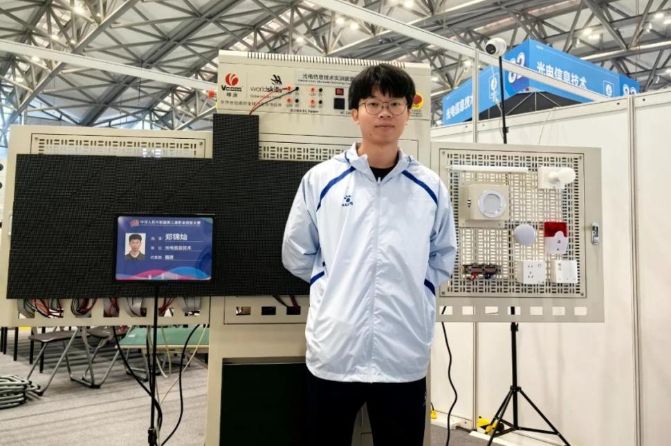 銀牌得主、光電信息技術項目鄭錦燦。廈門技師學院供圖