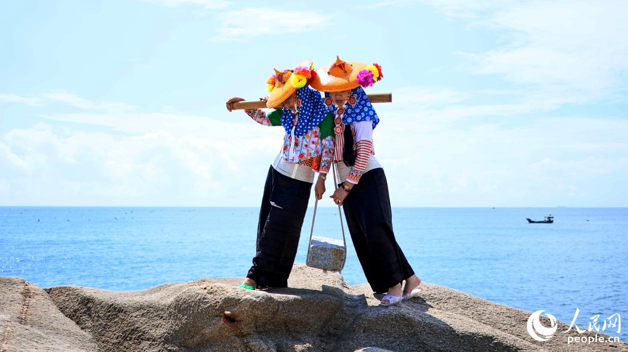 惠女風(fēng)情園里的惠女模特隊(duì)。人民網(wǎng) 李昌乾攝