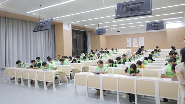 理論知識(shí)考核現(xiàn)場(chǎng)