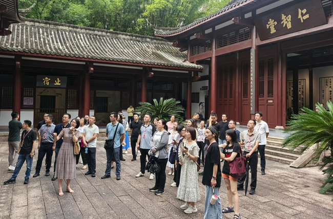 學(xué)員們參觀朱熹園武夷精舍