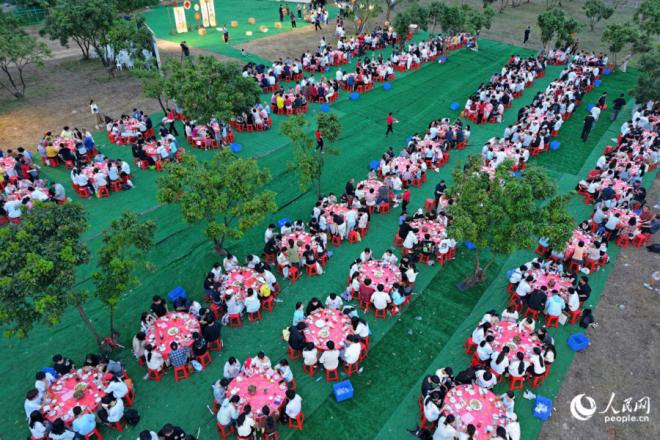 豐收宴現(xiàn)場。人民網(wǎng)記者 陳博攝