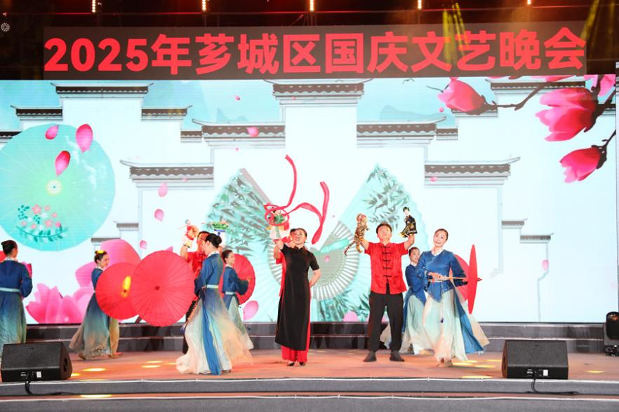 掌上木偶《薌偶煥新》。鄭文典攝