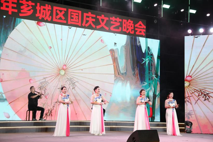 晚會現(xiàn)場。鄭文典攝