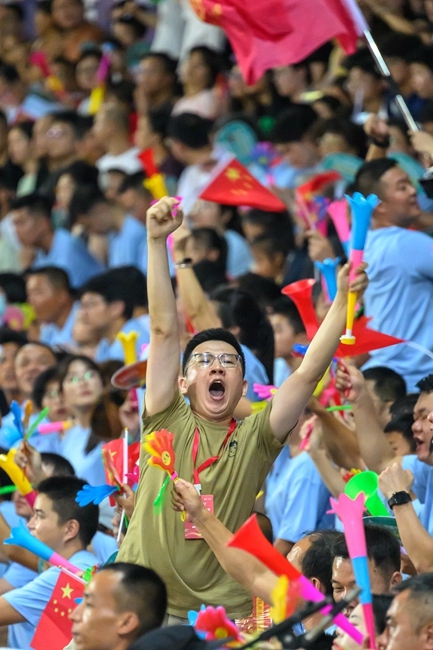 “莆超”決賽現(xiàn)場，球迷現(xiàn)場吶喊助威。蔡昊攝