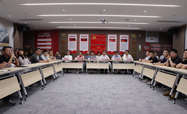 廈門市第三十一屆職工技能大賽暨“智繪未來——廈門AI建筑創(chuàng)新設(shè)計”技能競賽現(xiàn)場圖。中建海峽供圖