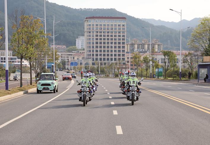 鐵騎正在巡邏。