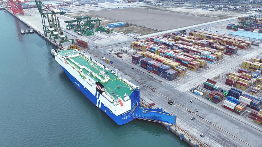 “蘭花領袖”輪滿載近1700輛“中國制造”汽車，即將啟航