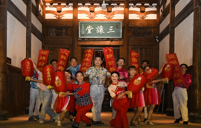 現(xiàn)場(chǎng)表演