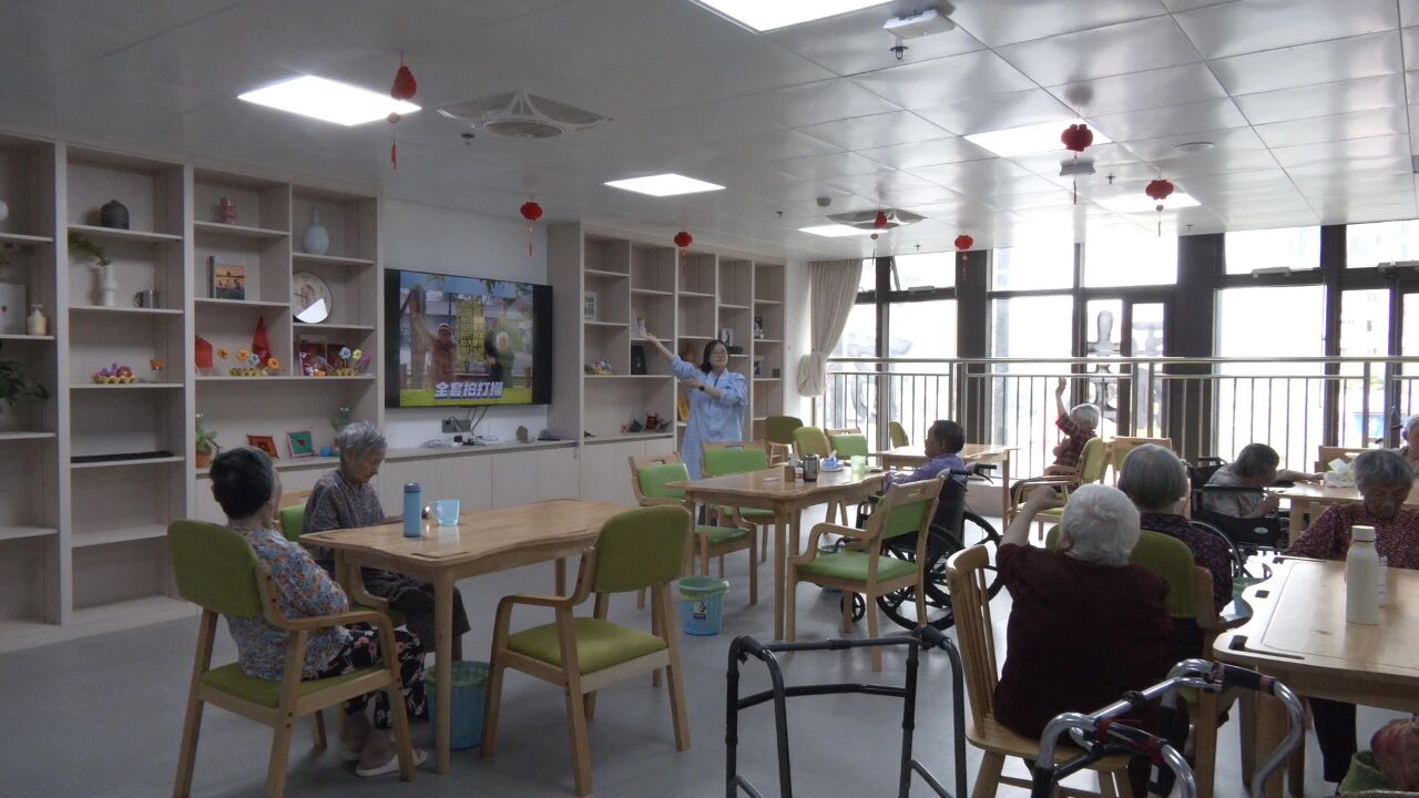 養(yǎng)老中心內(nèi)活動(dòng)豐富。