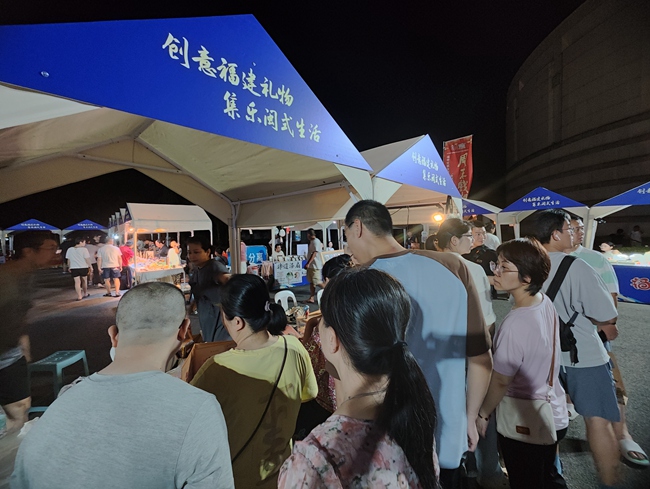 熱鬧的市集現(xiàn)場(chǎng)。