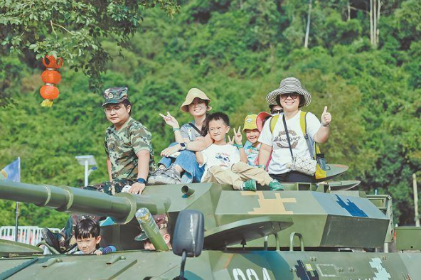 2025廈鄉(xiāng)趣·集美巖內(nèi)村國慶親子軍事“趣”玩季活動。集美區(qū)供圖