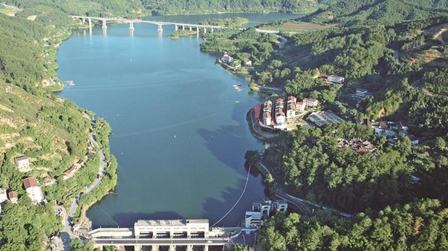 尤溪紫陽湖畔的大瀨坂村風(fēng)景秀美