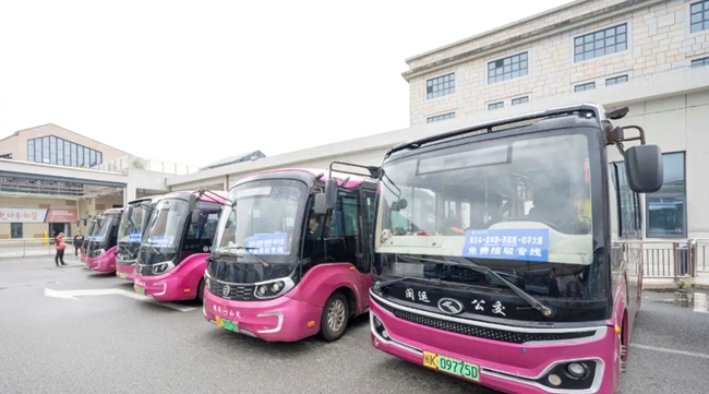 增加接駁車輛，緩解旅游高峰期的交通壓力