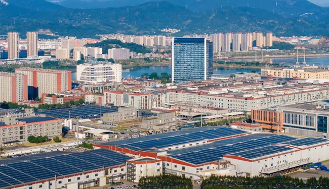 鋰電新能源小鎮(zhèn)。王志凌攝