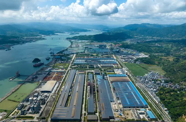 坐落于福安灣塢半島的青拓集團。鄭霄攝