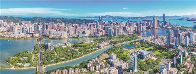 我市持續(xù)深化國(guó)家生態(tài)文明試驗(yàn)區(qū)建設(shè),圖為筼筜湖片區(qū)城市景觀。記者 王火炎攝