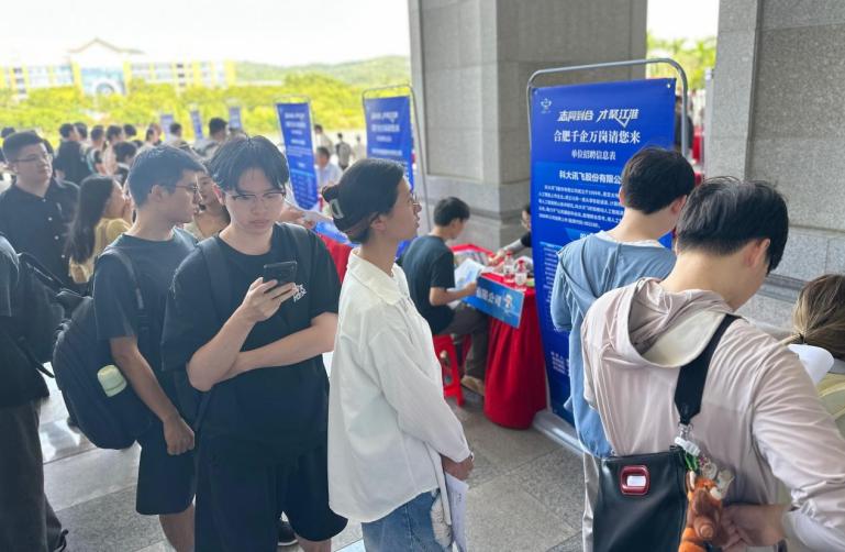 廈門大學(xué)專場招聘會(huì)?；顒?dòng)方供圖