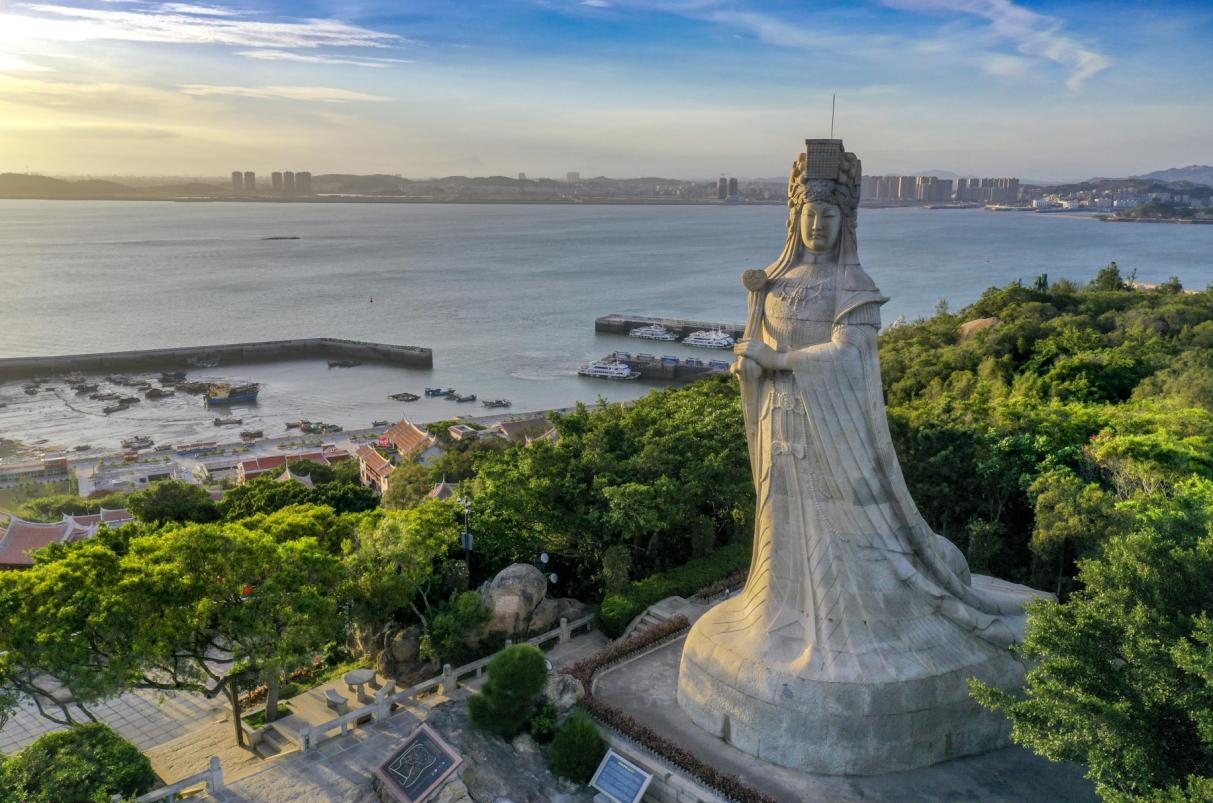 莆田湄洲島上的媽祖像。湄洲島國家旅游度假區(qū)供圖