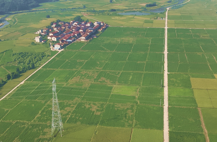 國(guó)網(wǎng)邵武市供電公司利用無(wú)人機(jī)巡視航拍線路