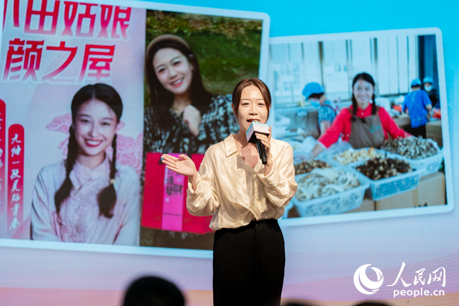 “小田姑娘顏之屋”總經(jīng)理李吳月。實習(xí)生 鄭舒塵攝