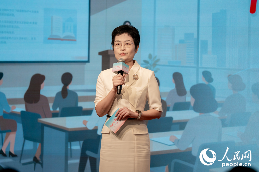 福建省婦聯(lián)組織部部長吳麗瑩發(fā)布了三項暖“新”服務(wù)項目。實習(xí)生 鄭舒塵攝