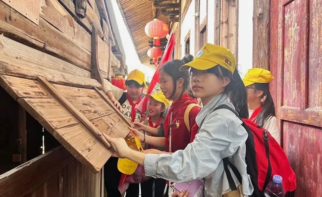 留耕堂迎來(lái)研學(xué)游隊(duì)伍