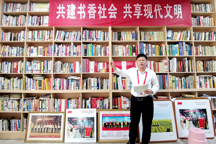 林岳鏗做閱讀分享。受訪者供圖