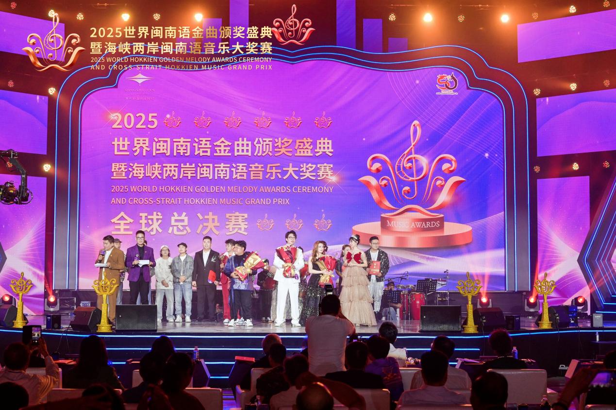 頒獎(jiǎng)環(huán)節(jié)。