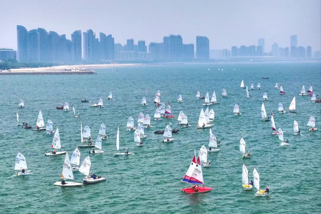 廈門市注重發(fā)展高質(zhì)量戶外運動，形成“基礎(chǔ)設(shè)施完善、品牌活動豐富、產(chǎn)業(yè)聯(lián)動高效”的戶外運動發(fā)展嶄新局面