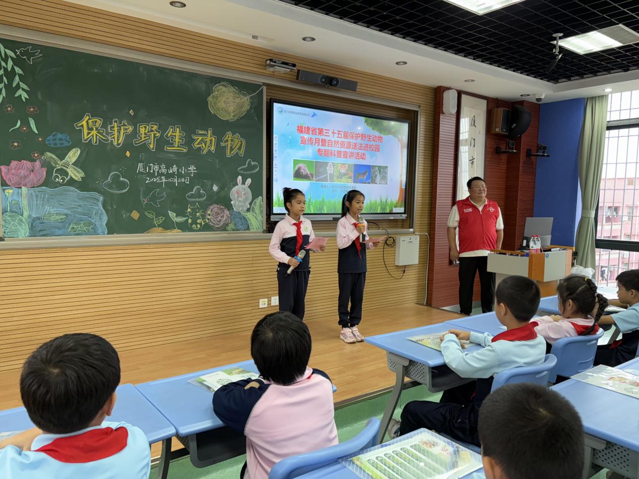 小主持人發(fā)表活動(dòng)結(jié)語(yǔ)。