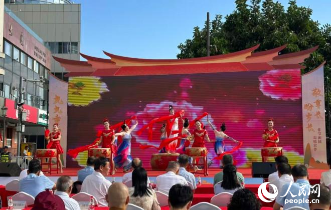 開場舞表演。人民網(wǎng)記者 張萌攝