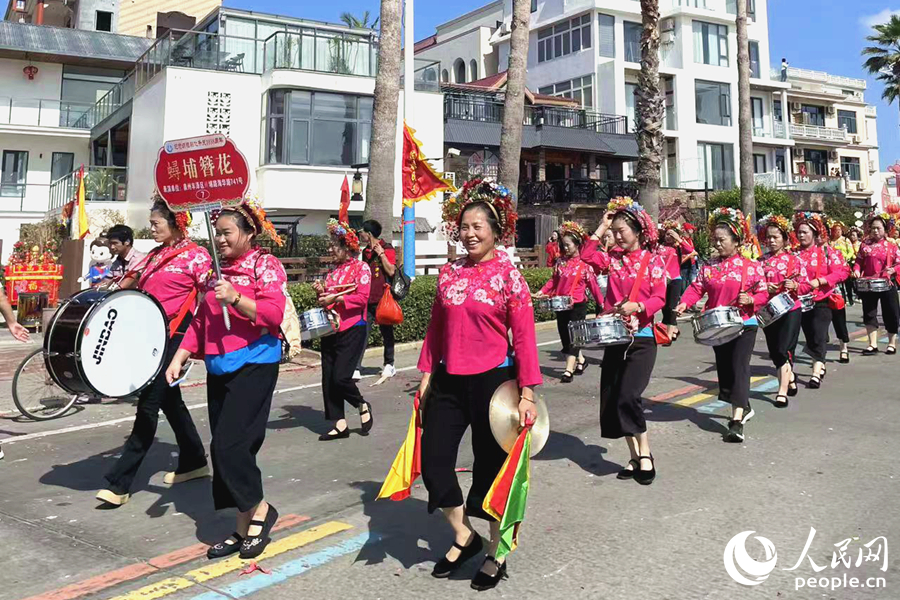 來自泉州蟳埔的巡安隊伍。人民網(wǎng)記者 林盈攝