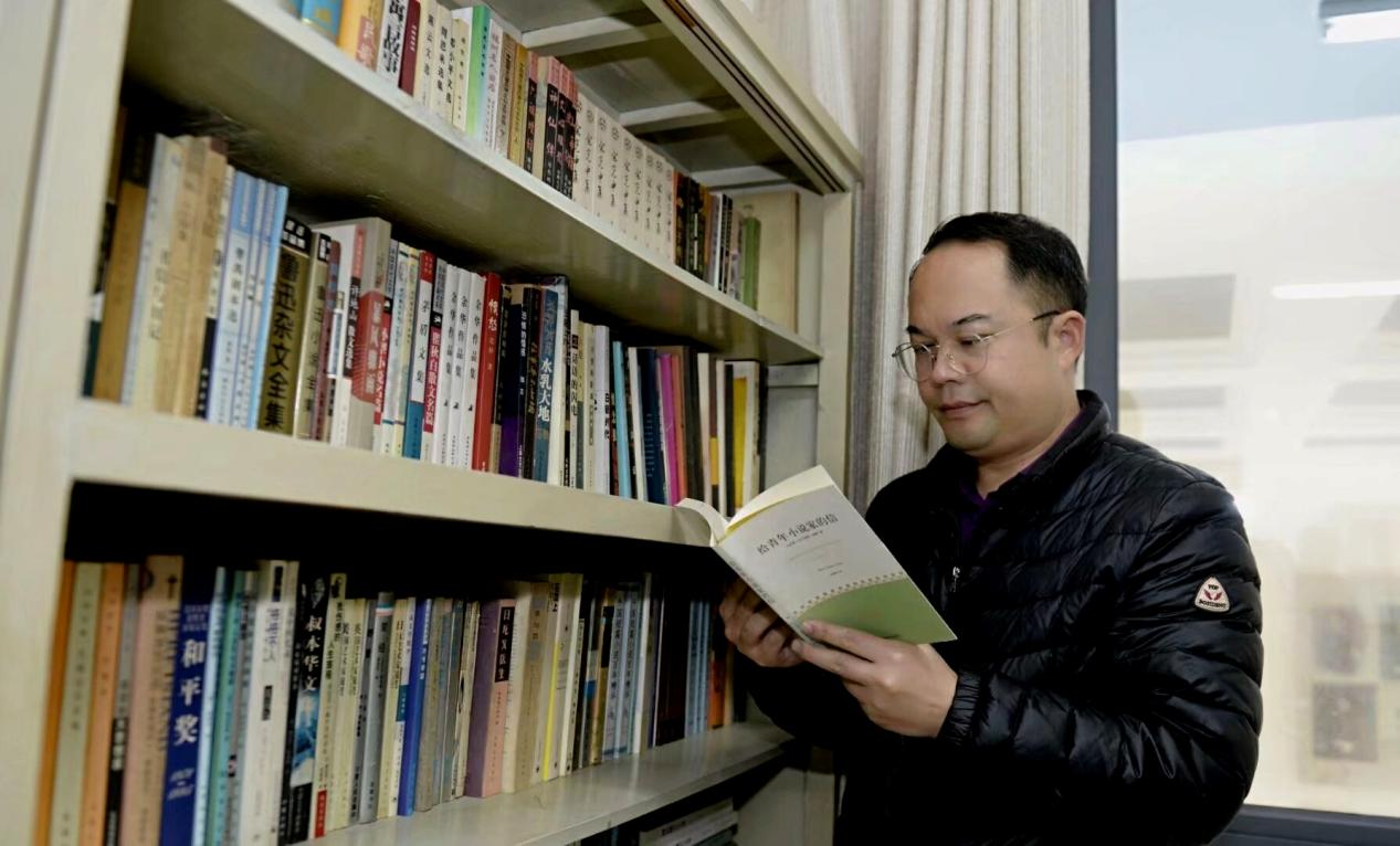 福建省藝術(shù)研究院副院長、福建省作家協(xié)會副主席傅翔。受訪者供圖