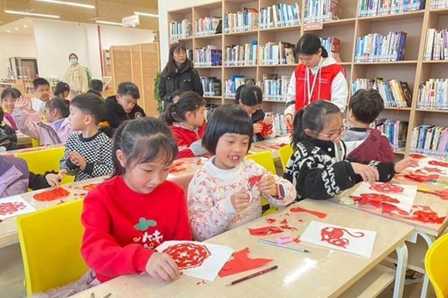 磁灶分館“紙”間非遺活動(dòng)。圖片來(lái)源：磁灶風(fēng)采