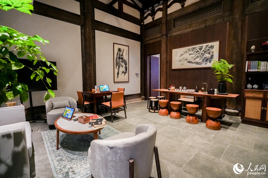 “八閩書房”公共閱讀新空間省級試點(diǎn)之一的燕山香舍。人民網(wǎng)攝