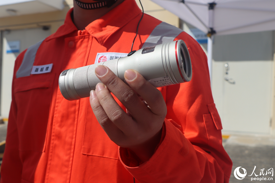 便攜式甲烷遙測(cè)儀。人民網(wǎng) 林銘賢攝