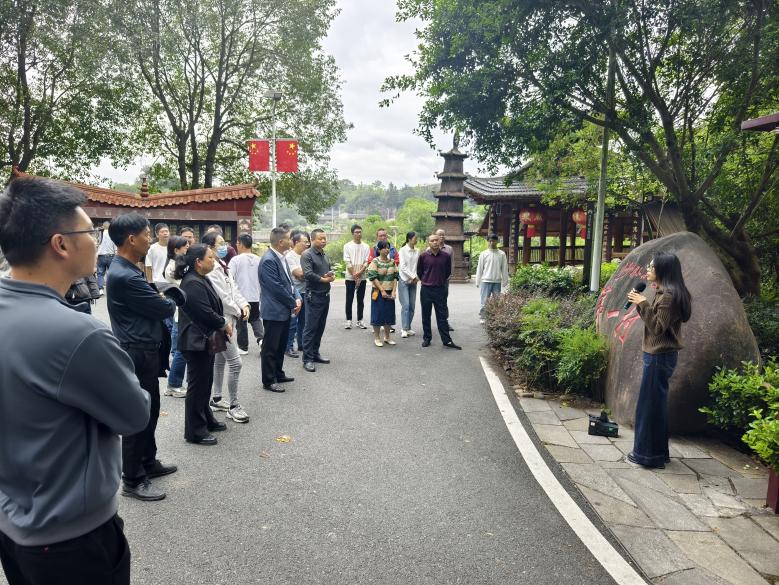 學(xué)員實(shí)地走訪。福建省委社會(huì)工作部供圖