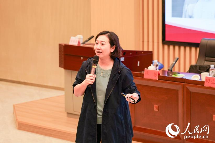 福建師范大學(xué)文化旅游與公共管理學(xué)院教授、碩士生導(dǎo)師、副院長張廷君進(jìn)行專題分享。實(shí)習(xí)生 鄭舒塵攝